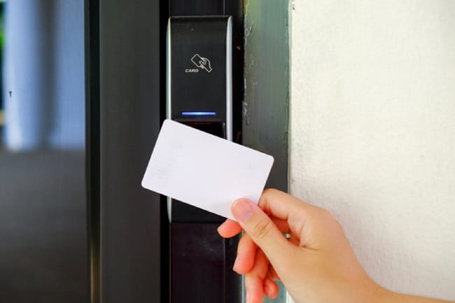 Khóa cửa thông minh thẻ từ