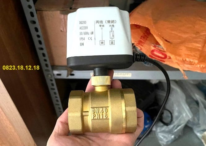 Van bi nối ren điều khiển điện 4 Van bi đồng nối ren điều khiển điện