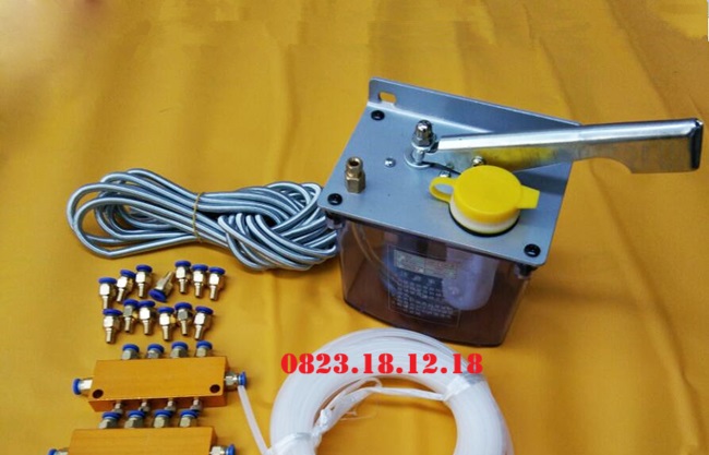Bơm dầu bôi trơn bằng tay 1 lít