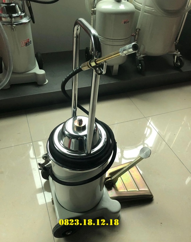 Máy bơm mỡ bằng chân 7 Máy bơm mỡ bằng chân 12L