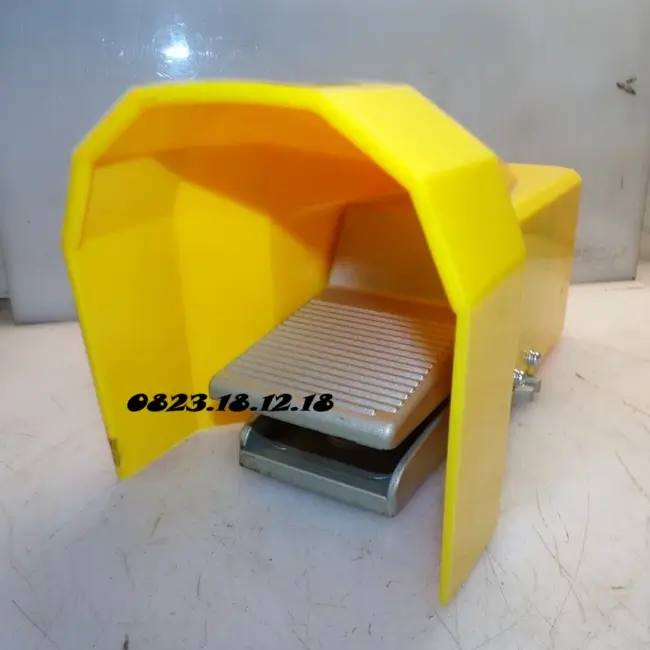 Van chân đạp 15 Van chân đạp có vỏ bảo vệ