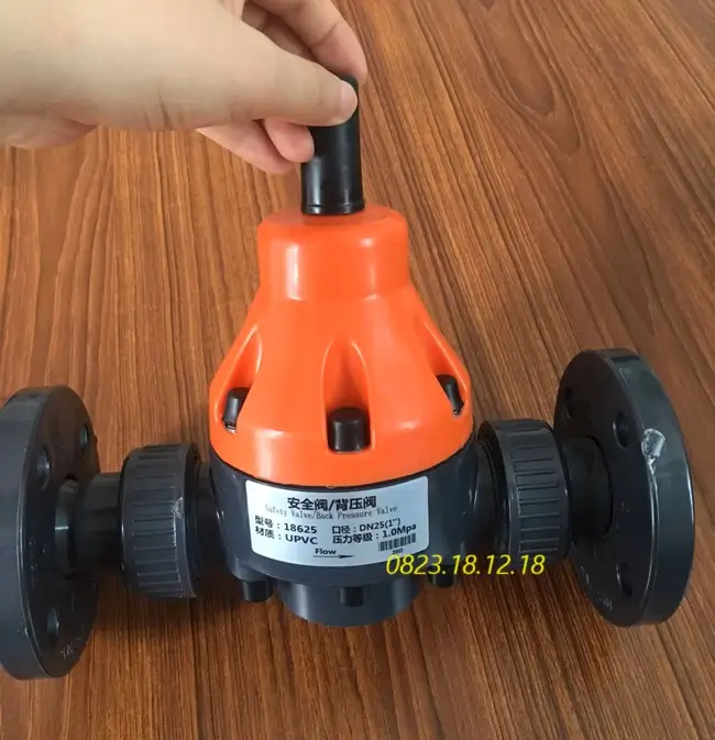 Van an toàn nhựa mặt bích