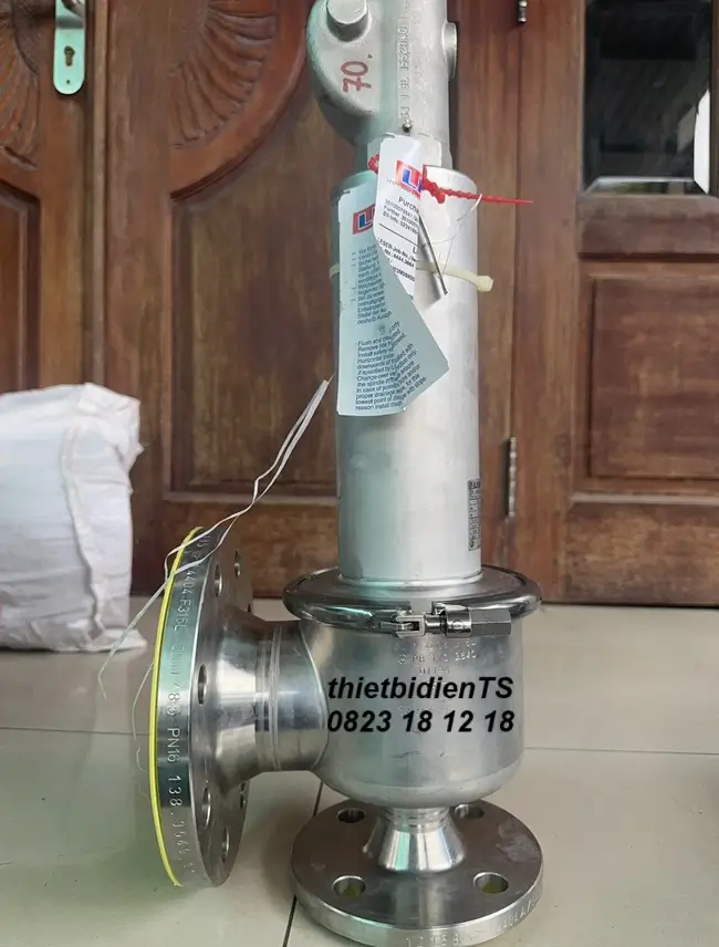 Van an toàn mặt bích 4 Van an toàn mặt bích inox