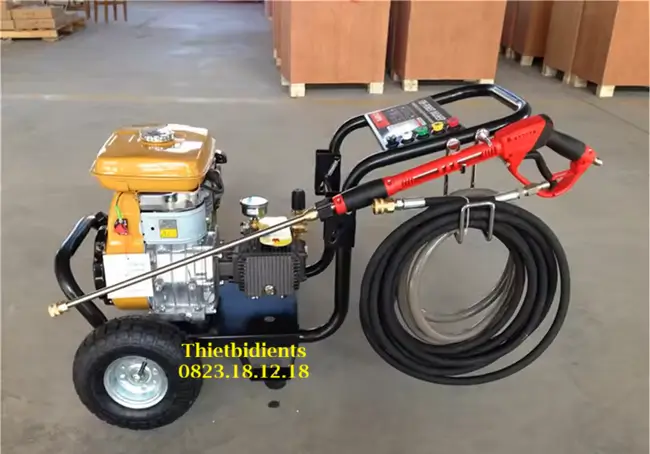 Máy xịt rửa áp lực cao 4 Máy xịt rửa áp lực cao chạy xăng