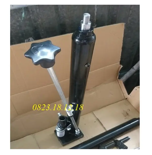 Con Đội Thủy Lực 100 Tấn 9 Con đội thủy lực 100 tấn hành trình dài