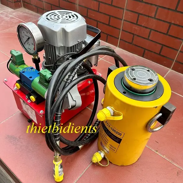 Con Đội Thủy Lực 100 Tấn 10 Con đôi thủy lực 100 tấn kết hợp máy bơm rời