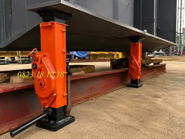 Kích Quay Tay 10 Tấn 8 Kích quay tay 10 tấn bánh răng cơ khí
