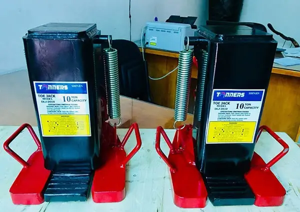 Tại sao nên dùng kích móc thủy lực?
