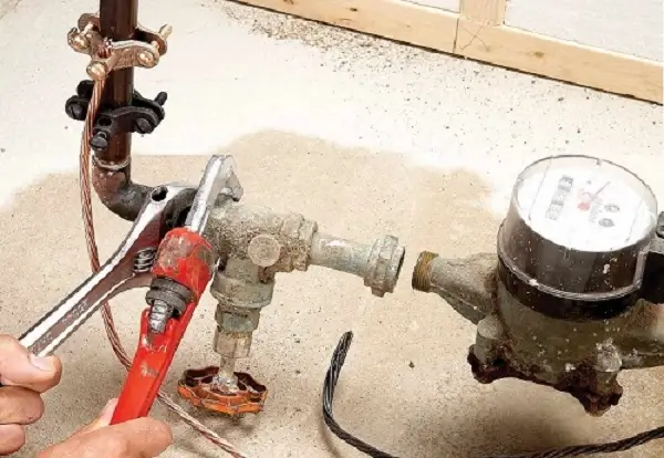 Những lưu ý khi xử lý đồng hồ nước chạy sai