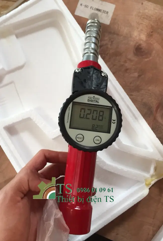Cò bơm xăng dầu gắn đồng hồ điện tử