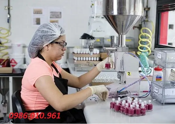 Nguyên lý hoạt động của máy chiết rót chất lỏng bán tự động